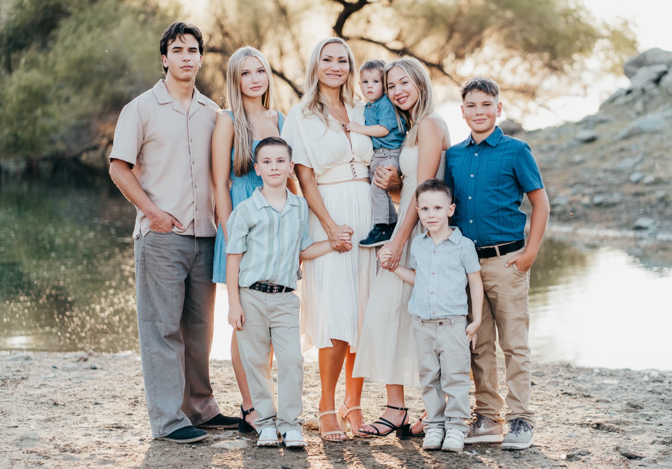 Large extended family portrait outdoors
